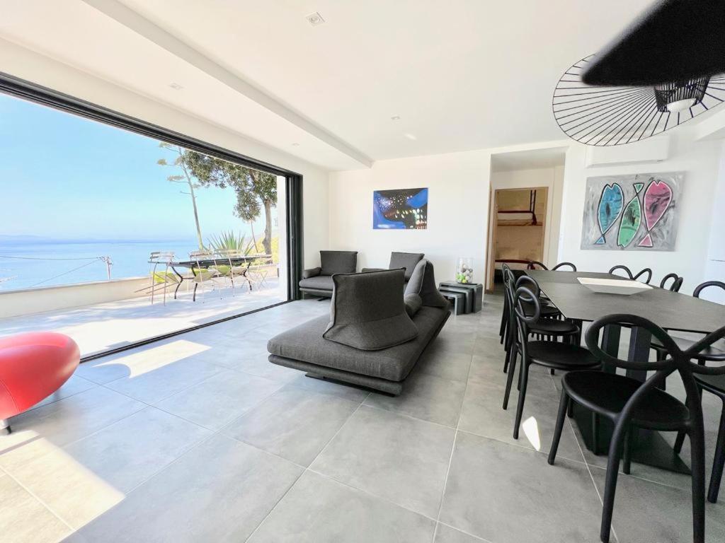 Magnifique Villa Neuve Vue Mer กาวาแลร์-ซูร์-แมร์ ภายนอก รูปภาพ