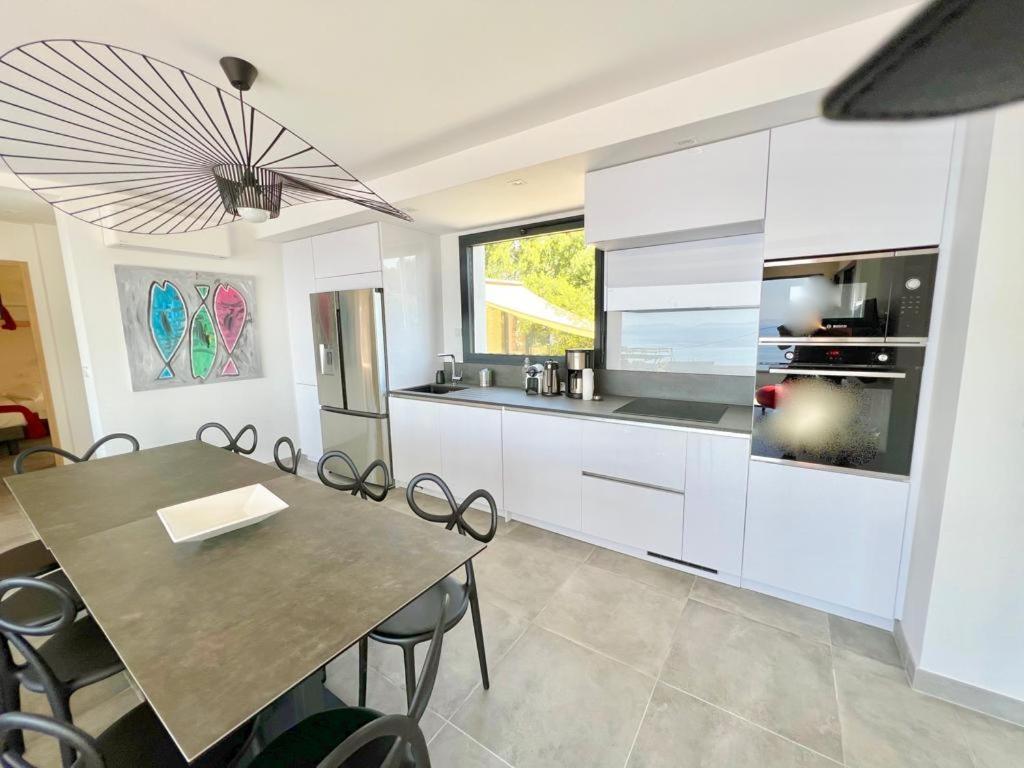 Magnifique Villa Neuve Vue Mer กาวาแลร์-ซูร์-แมร์ ภายนอก รูปภาพ