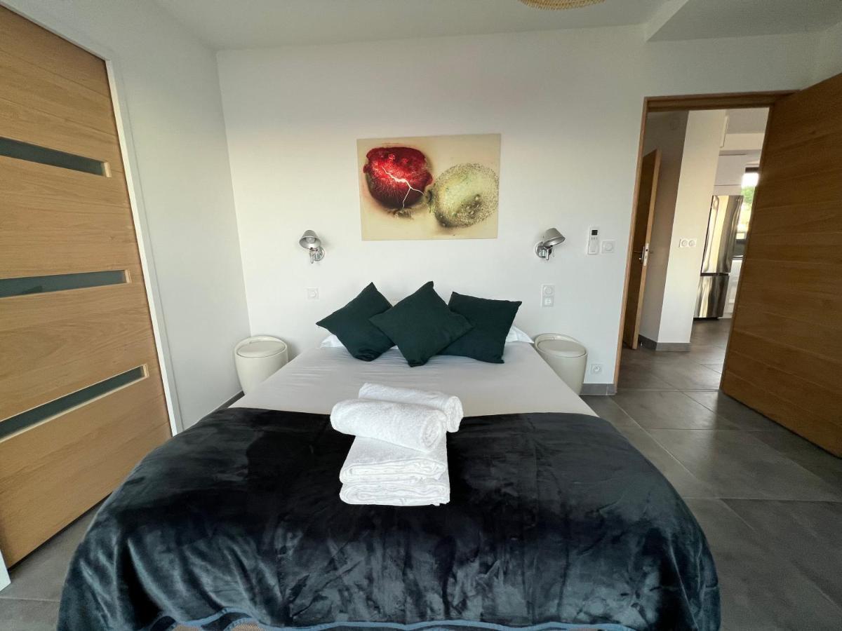 Magnifique Villa Neuve Vue Mer กาวาแลร์-ซูร์-แมร์ ภายนอก รูปภาพ